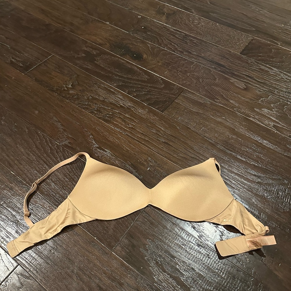 SKIMS Wireless Form Push Up Plunge Bra